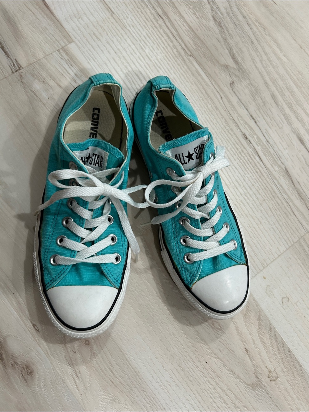Converse Women’s Teal Low Top Sneakers with White Laces